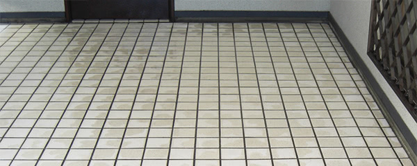 兵庫県の外壁洗浄宅の床タイル洗浄