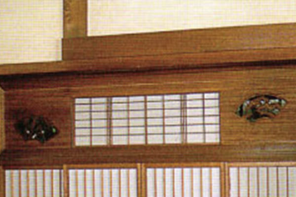兵庫県の欄間（ランマ）白木部分のアク洗い前