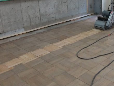 神戸市・施設の床研磨の事例の処理前写真(1)