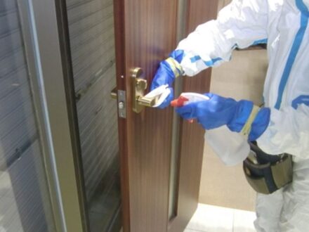 大阪市・社屋の新型コロナウイルス消毒除菌の事例の処理前写真（拡大）