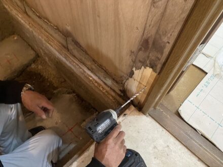 寝屋川市・空き家戸建 改装工事中のシロアリ防除の事例　の処理前写真(2)
