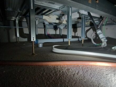 大阪府摂津市・1F店舗 床下 シロアリ防蟻処理の事例の処理前写真(2)