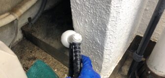 兵庫県芦屋市・マンションの鳩(ハト)フン清掃・防鳥ネット設置の施工事例の駆除処理後