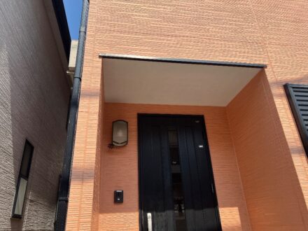 大阪府寝屋川市・戸建個人宅 のアシナガバチ駆除の事例 の処理前写真(2)