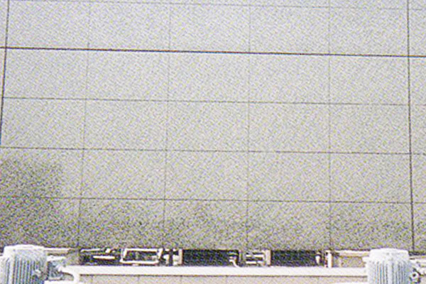 尼崎市の事例の御影石（外壁）の洗浄後
