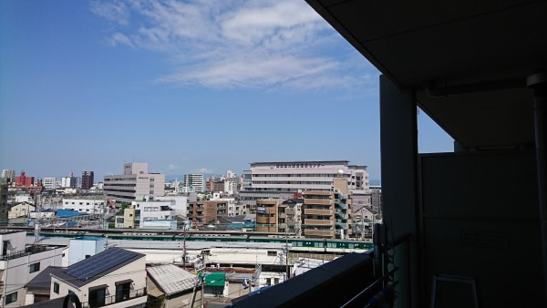 神戸市兵庫区・マンション（個人宅）の防鳩ネット施工の事例　の処理前写真(2)